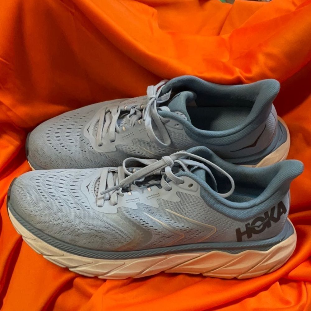 HOKA Arahi 5 Size 8 Wide